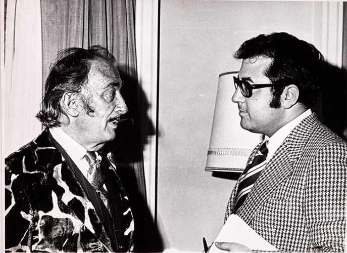 Manu Leguineche entrevistando al pintor Salvador Dalí
