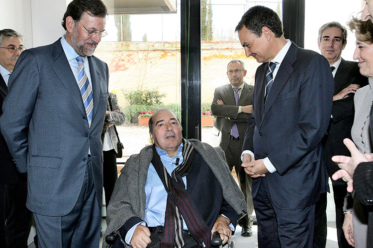 Leguineche, junto a Zapatero y Rajoy en la entrega del premio Reporteros de El Mundo