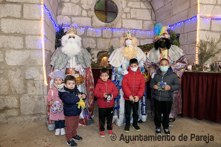 Los niños de Pareja disfrutaron de la Cabalgata de Reyes Magos - Henares al  día