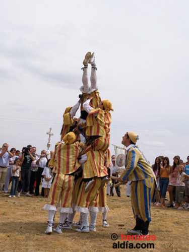 Torre humana de la danza de “El castillo”, en Galve.