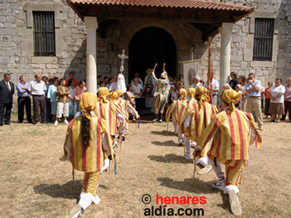Danzantes y Zarragón de Galve de Sorbe, fiesta que se celebra en agosto.