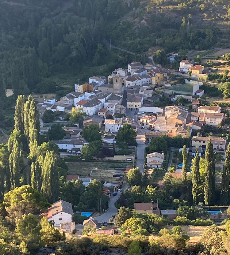 Irueste ofrece vivienda gratis a quien gestione su bar municipal