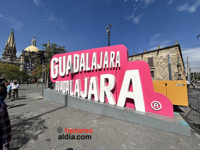 Letras de Guadalajara en la Plaza Liberación