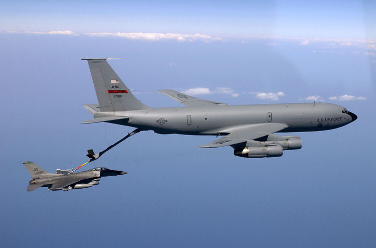 Un avión KC-135 de reabastecimiento en vuelo, similar al estrellado en Cabanillas del Campo Un avión KC-135 de reabastecimiento en vuelo, similar al estrellado en Cabanillas del Campo