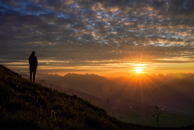 Observación declinación solar al atardecer